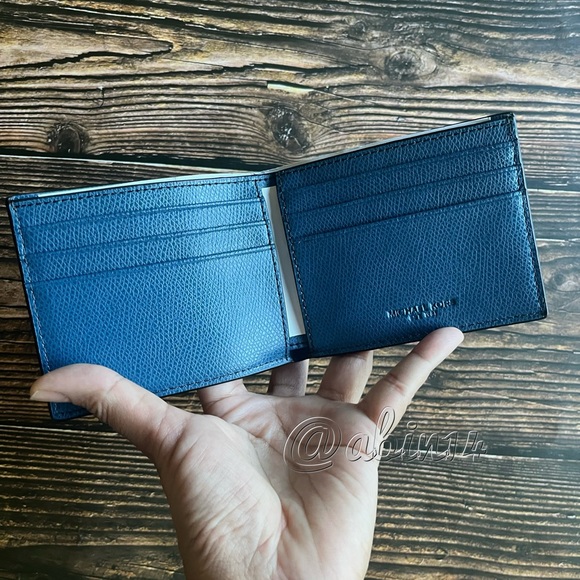 NWT Michael Kors Slim Leather Billfold Wallet - Picture 3 of 5